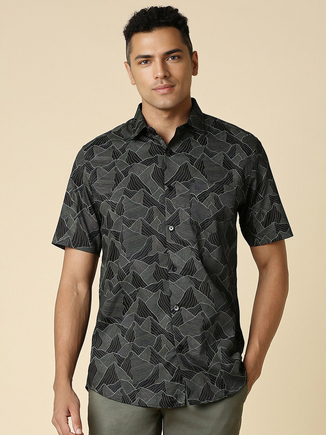 

Allen Solly Slim Fit Short Sleeves Spread Collar Cotton Printed Casual Shirt, Black