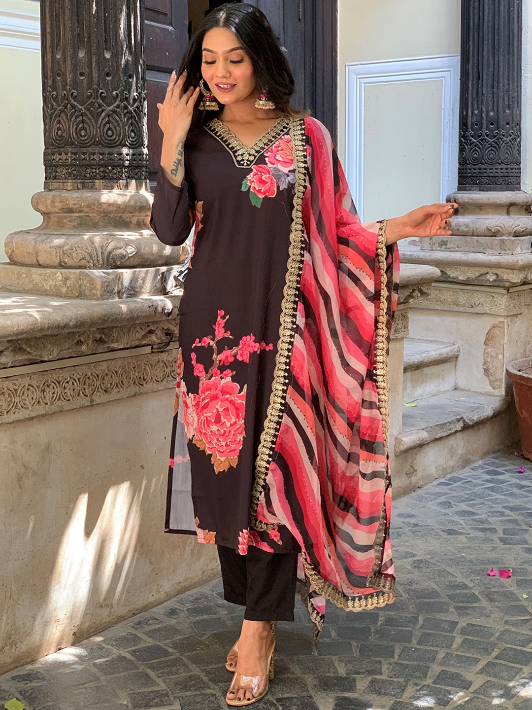 

J.KANJI Floral Printed V-Neck Thread Work Straight Kurta with Trousers & Dupatta, Black