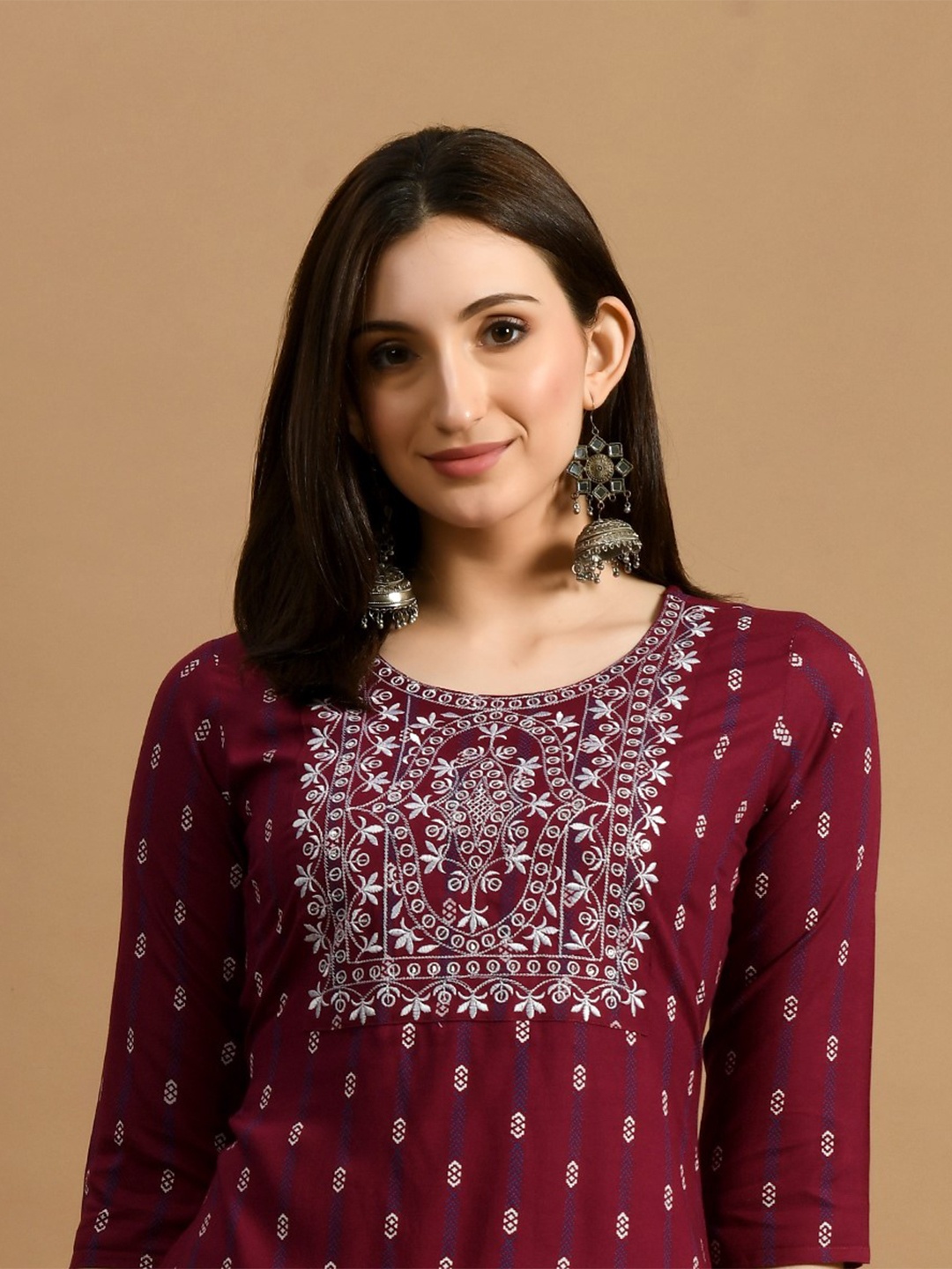 

GLOWWORLD Ethnic Motifs Printed Straight Kurta, Maroon