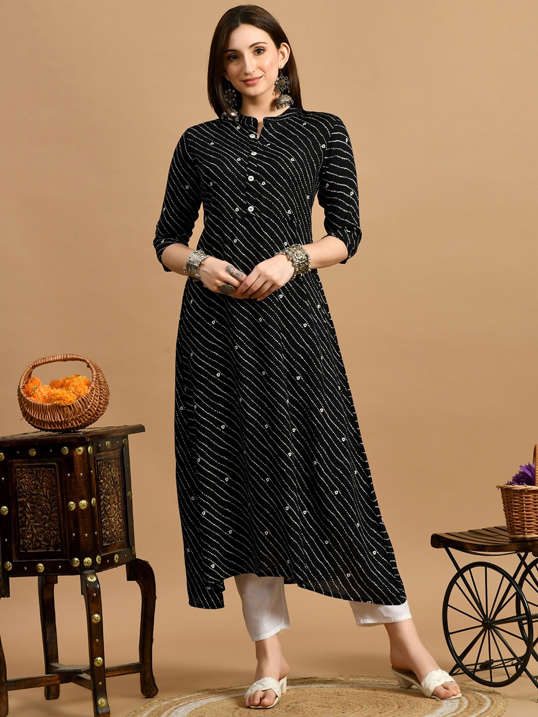 

GLOWWORLD Abstract Printed Mandarin Collar Anarkali Kurta, Black