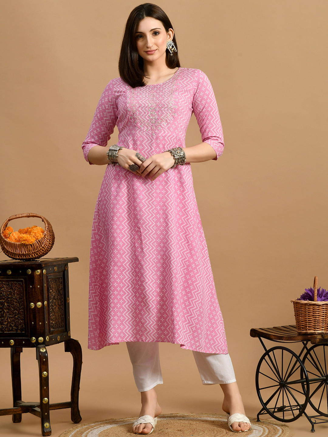 

GLOWWORLD Ethnic Motifs Printed A-Line Kurta, Pink