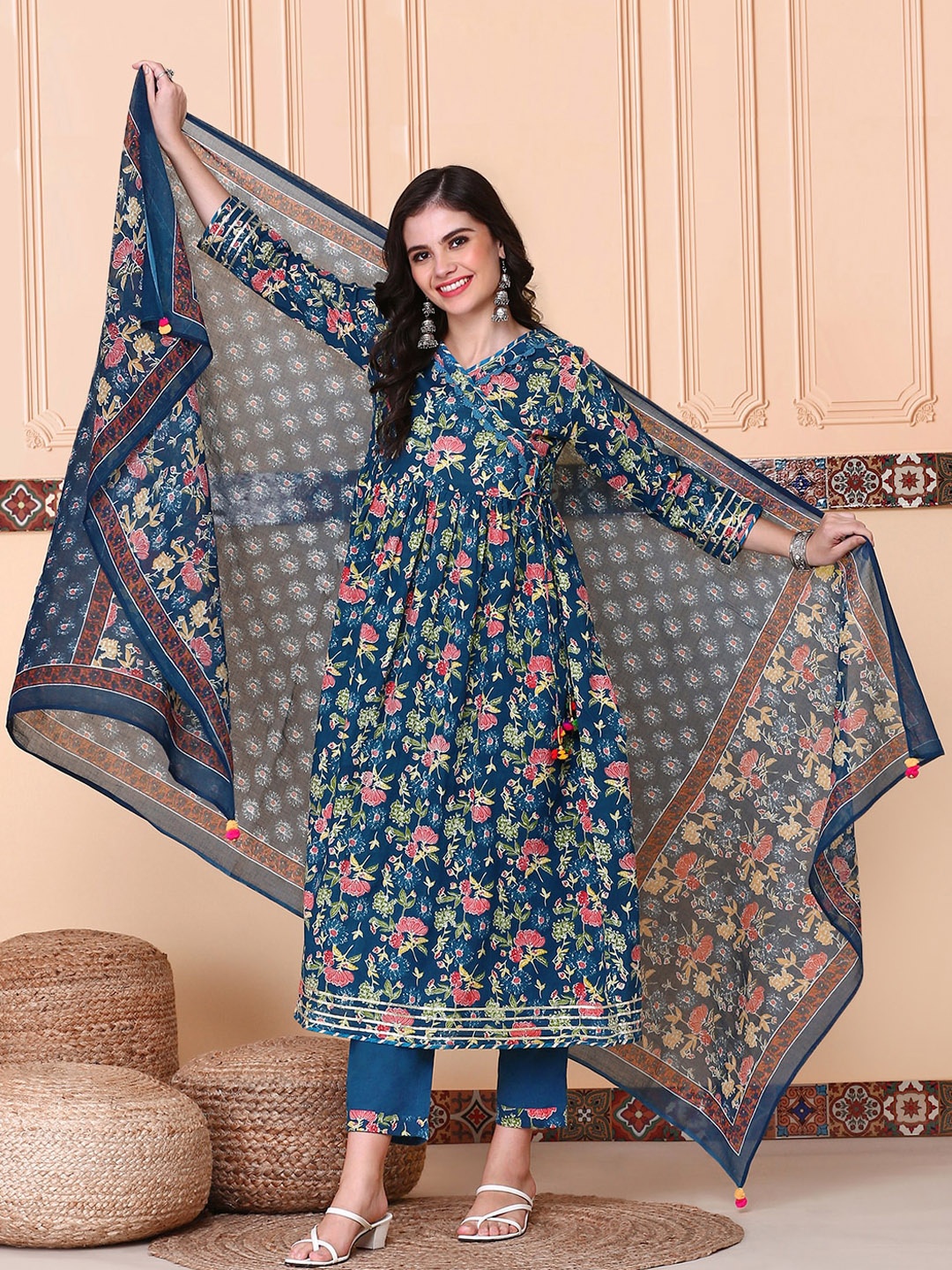 

Ishin Floral Printed V-Neck Three-Quarter Sleeves Pure Cotton Kurta Set, Green