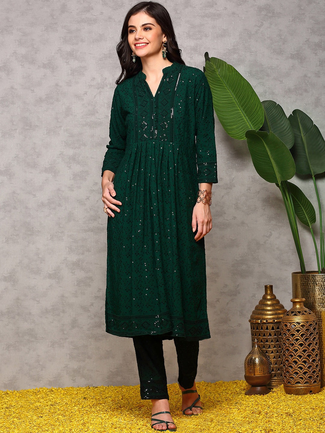 

Ishin Embroidered Mandarin Collar Sequins Straight Kurta with Trousers, Green