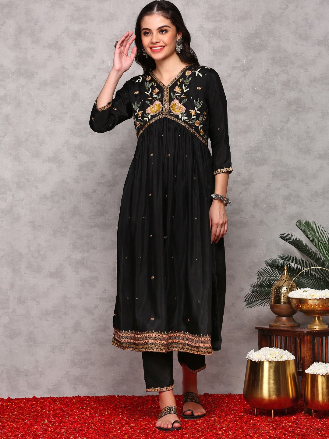 

Ishin Embroidered V-Neck Three-Quarter Sleeves Kurta with Trousers, Black