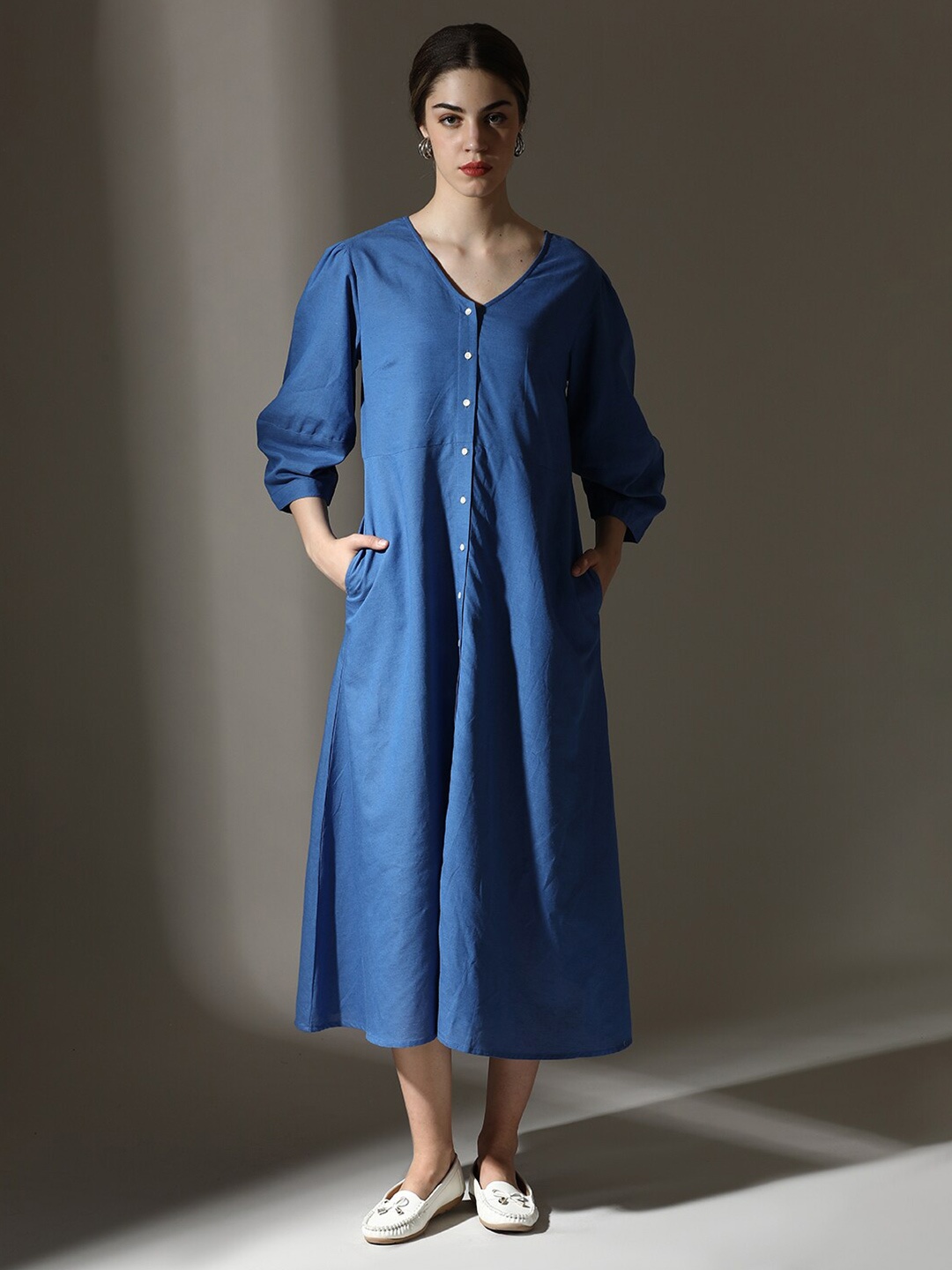 Dora Dori Relaxed Fit Solid V-Neck Puff Sleeves Dress, Blue