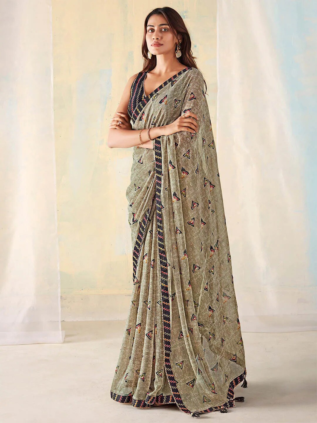 

PHORIA STYLE Floral Printed Embroidered Saree, Khaki