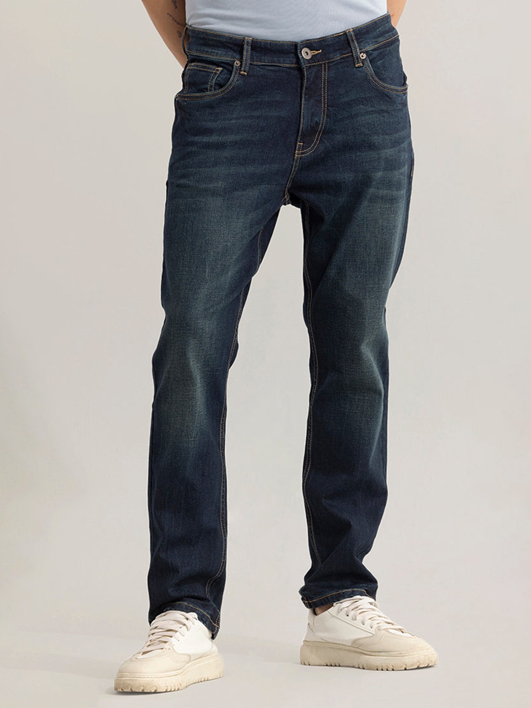 

Snitch Men Blue Clean Look Light Fade Relaxed Fit Jeans