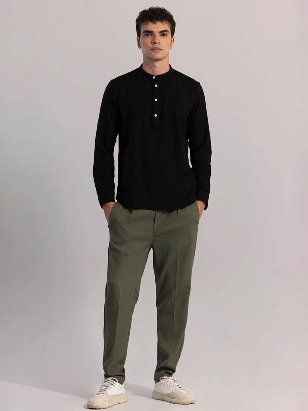 

Snitch Black Classic Slim Fit Cotton Casual Shirt
