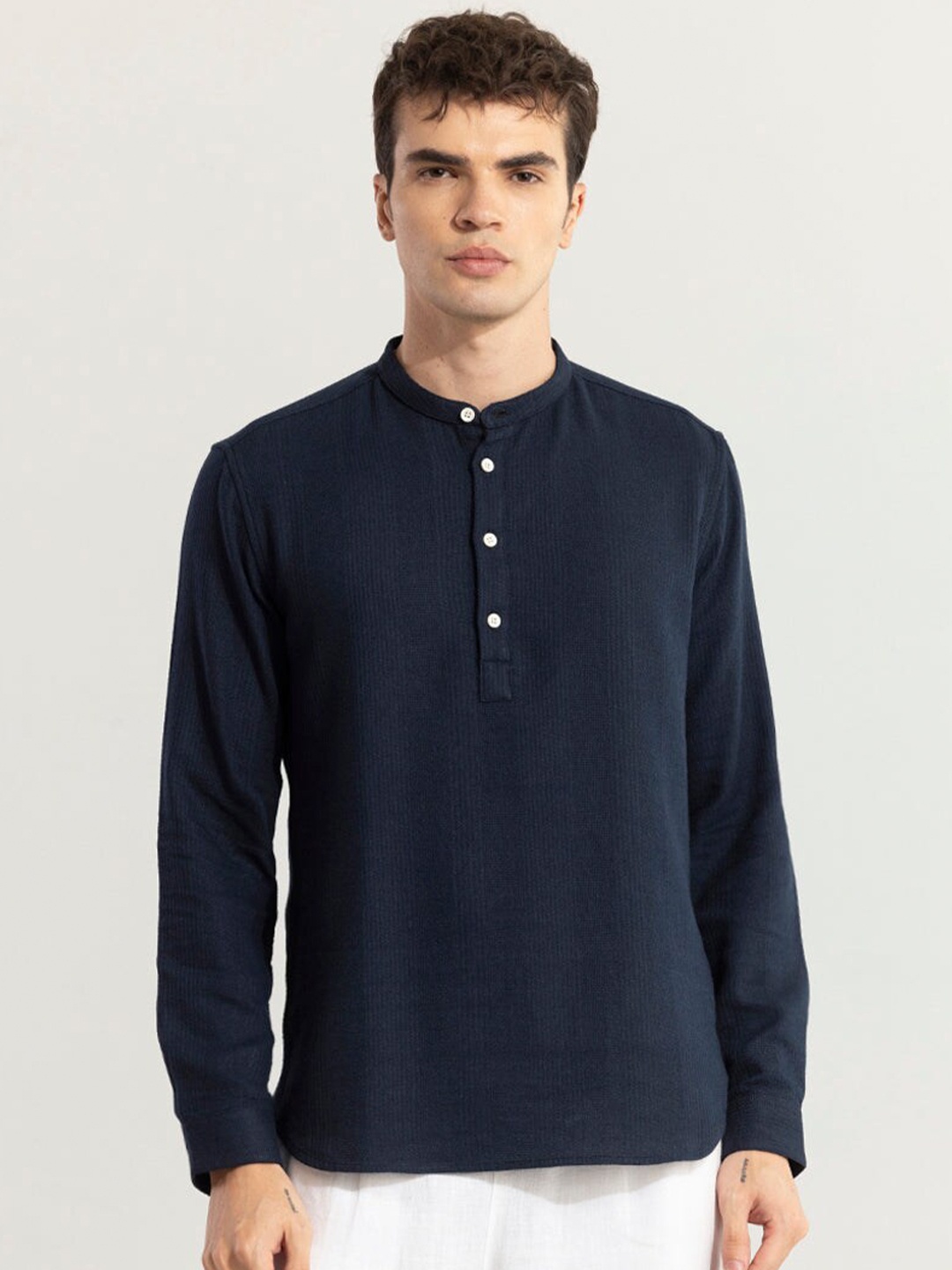 

Snitch Navy Blue Classic Slim Fit Cotton Casual Shirt