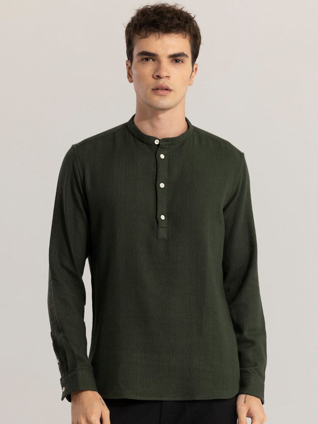 

Snitch Green Classic Slim Fit Cotton Casual Shirt