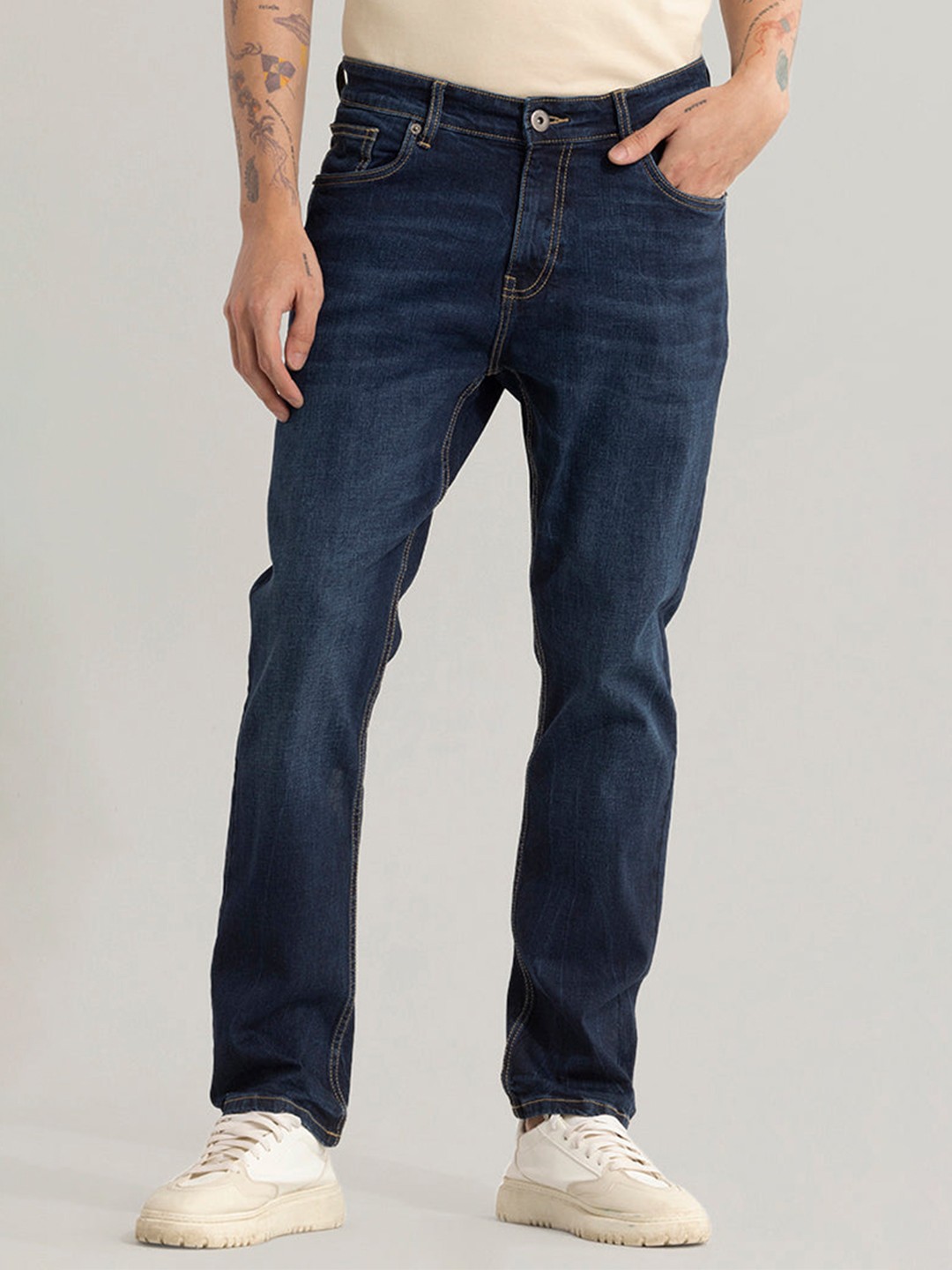 

Snitch Blue Men Relaxed Fit Mid-Rise Clean Look Light Fade Jeans