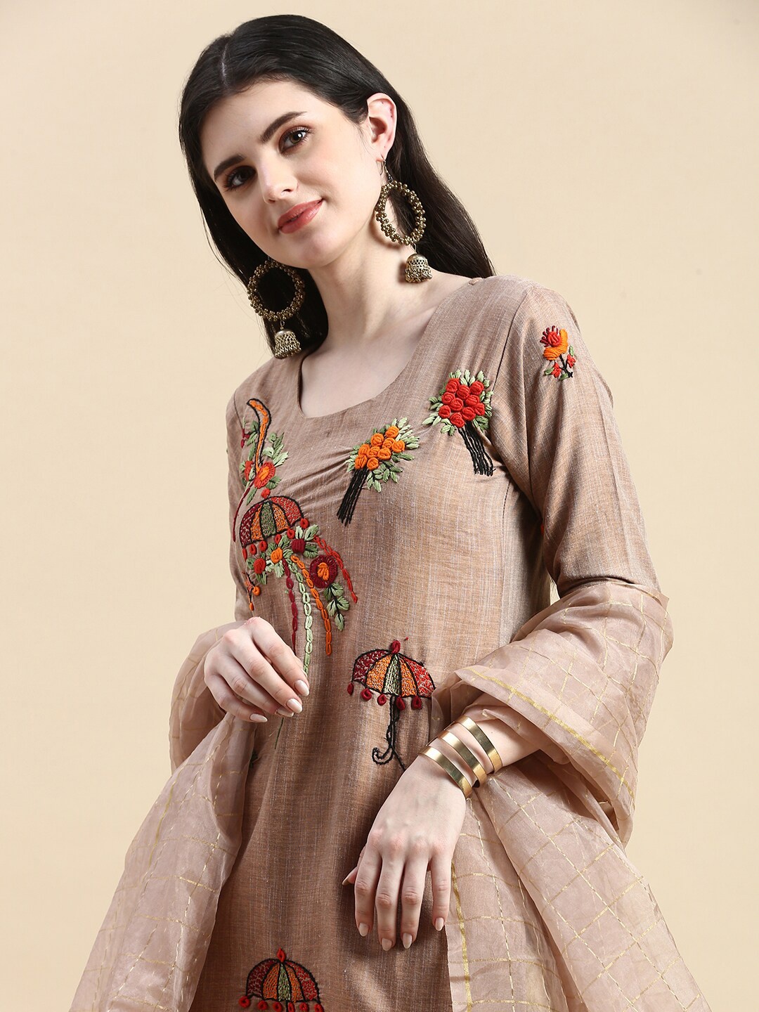 

GRANTH FASHION Floral Embroidered Straight Kurta With Dupatta, Beige