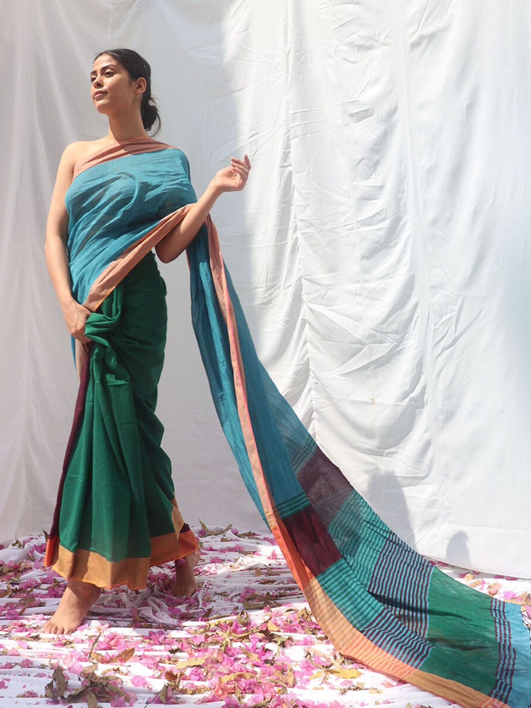 

Chidiyaa Colourblocked Woven Design Saree, Green