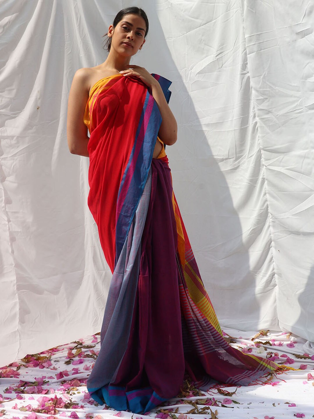 

Chidiyaa Colourblocked Saree, Red
