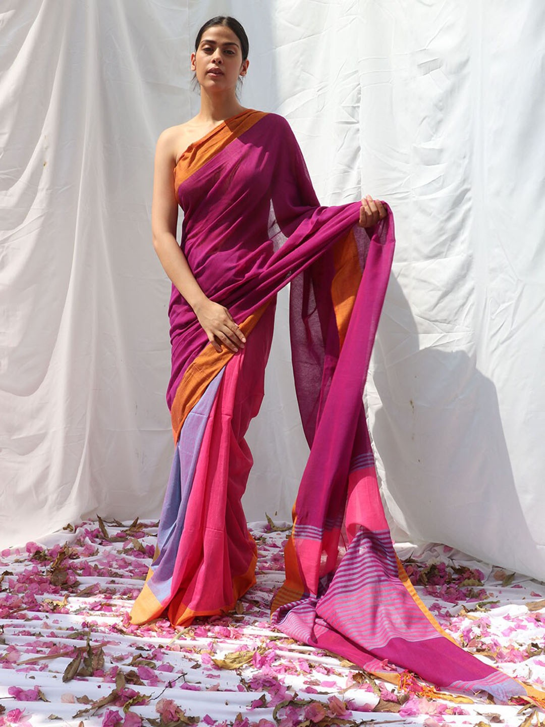 

Chidiyaa Colourblocked Saree, Magenta