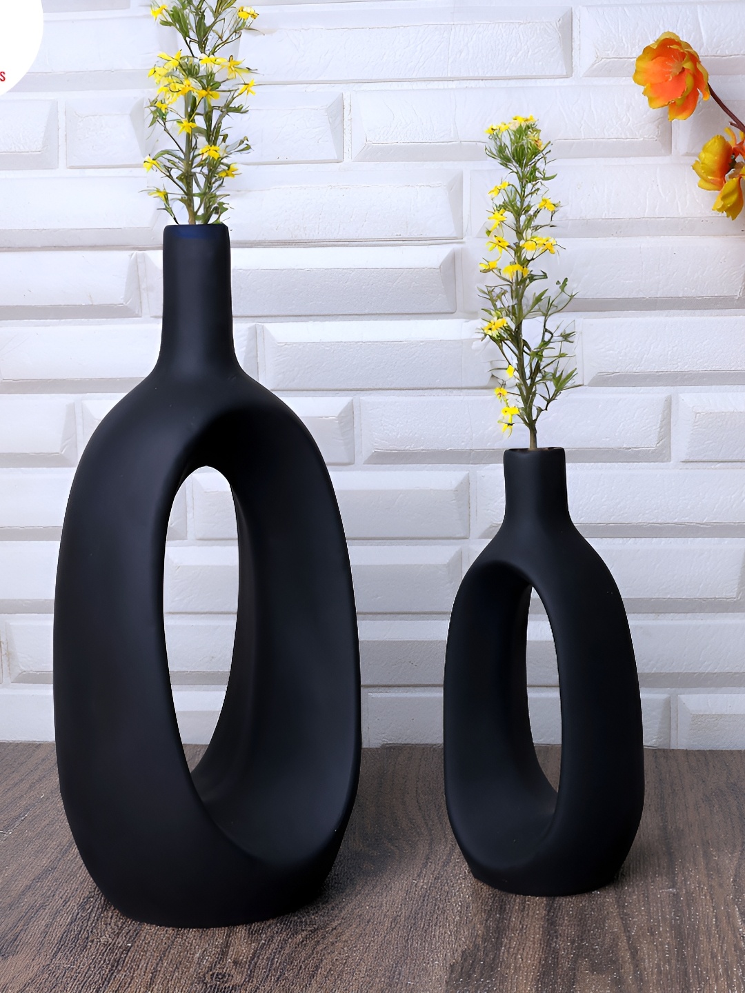 

GW CREATIONS 2-pcs Black Donut-shaped Flower Vase