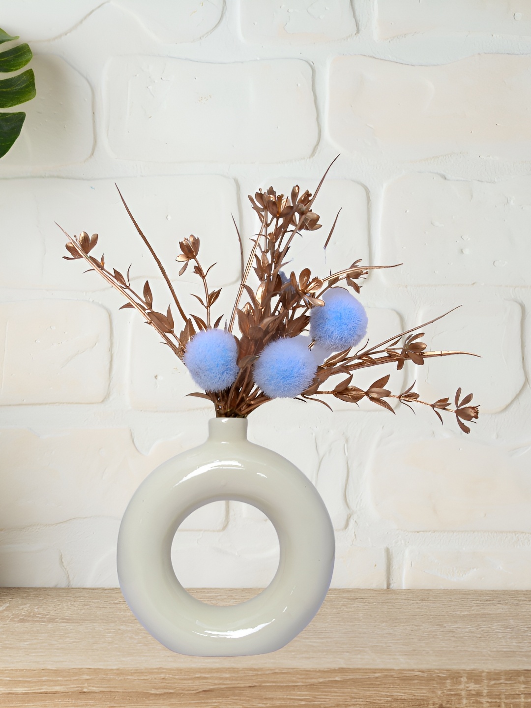 

GW CREATIONS White Donut-shaped Flower Vase