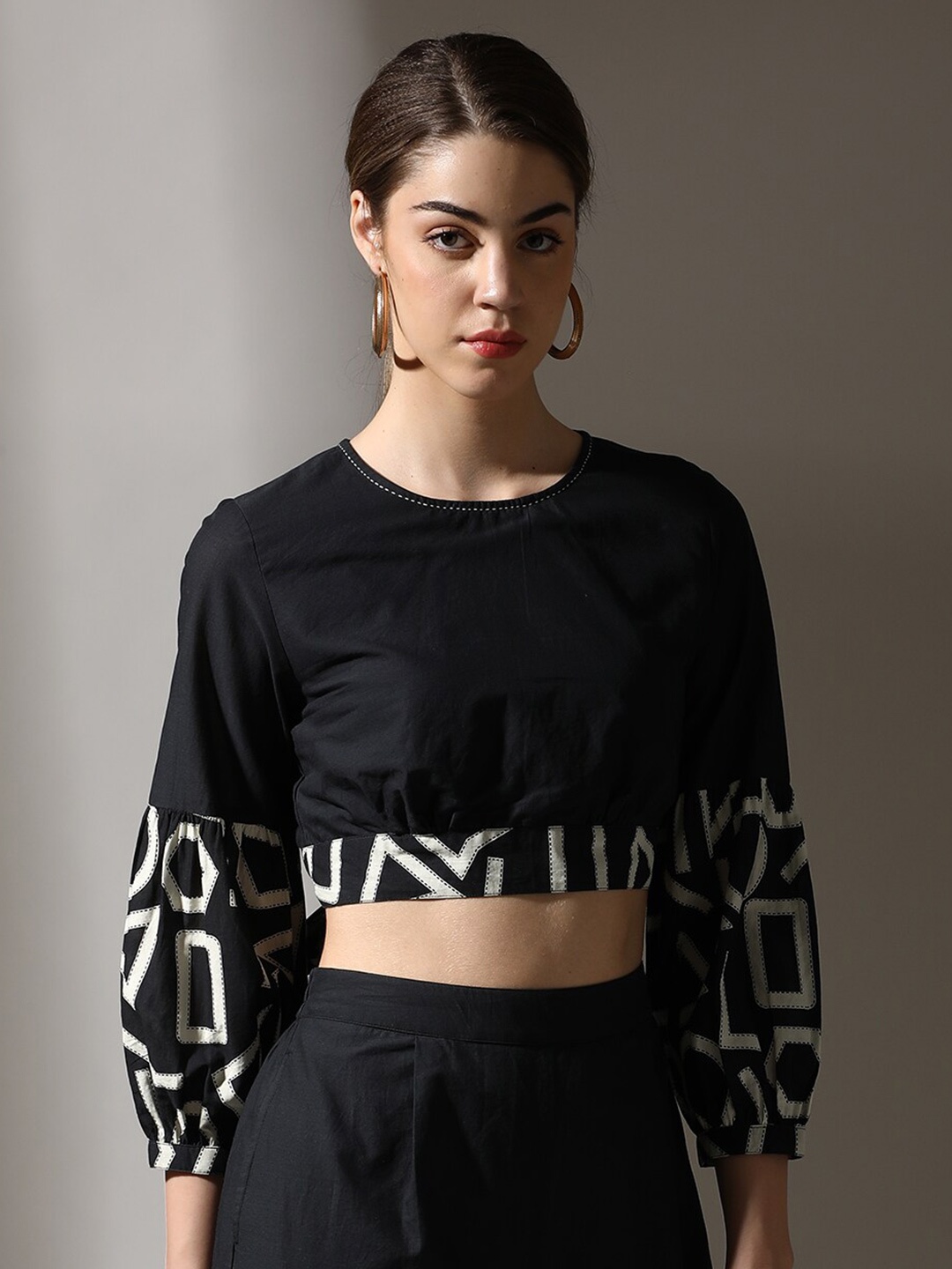 

Dora Dori Pure Cotton Printed Round Neck Thread Work Cuffed Sleeves Crop Top, Black