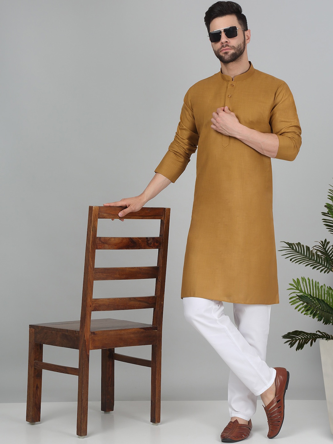 

KRAFT INDIA Mandarin Collar Straight Kurta With Pyjama, Gold