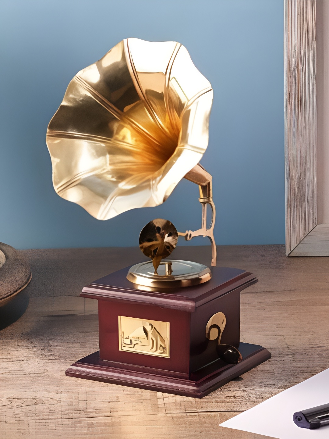 

Extreme Karigari Black Metal Gramophone Showpiece