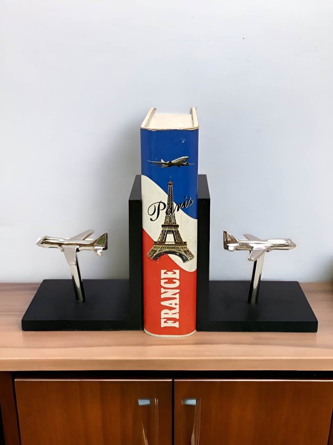 

Extreme Karigari Silver-Toned Aluminium Book End Stopper Showpiece