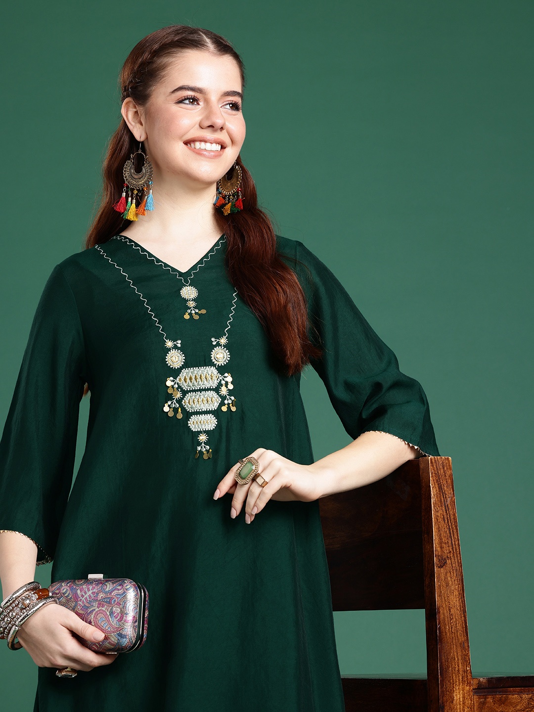 

Sangria Yoke Design Thread Work Kurta with Trousers, Green