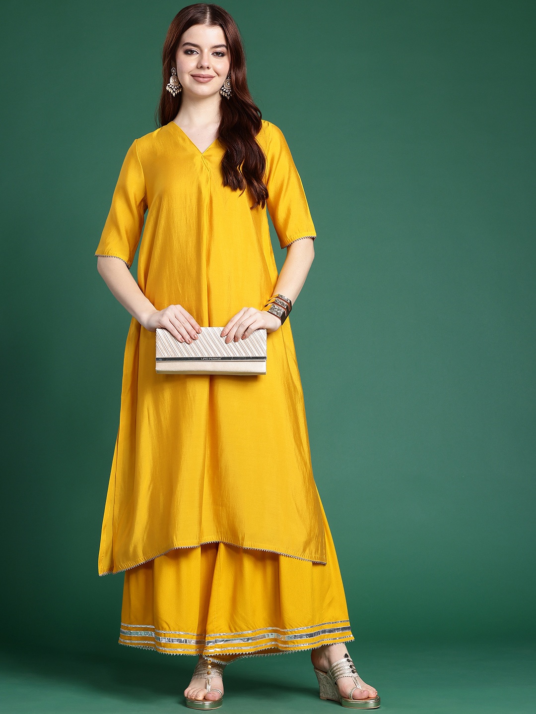 

Sangria V-Neck Solid Kurta, Mustard