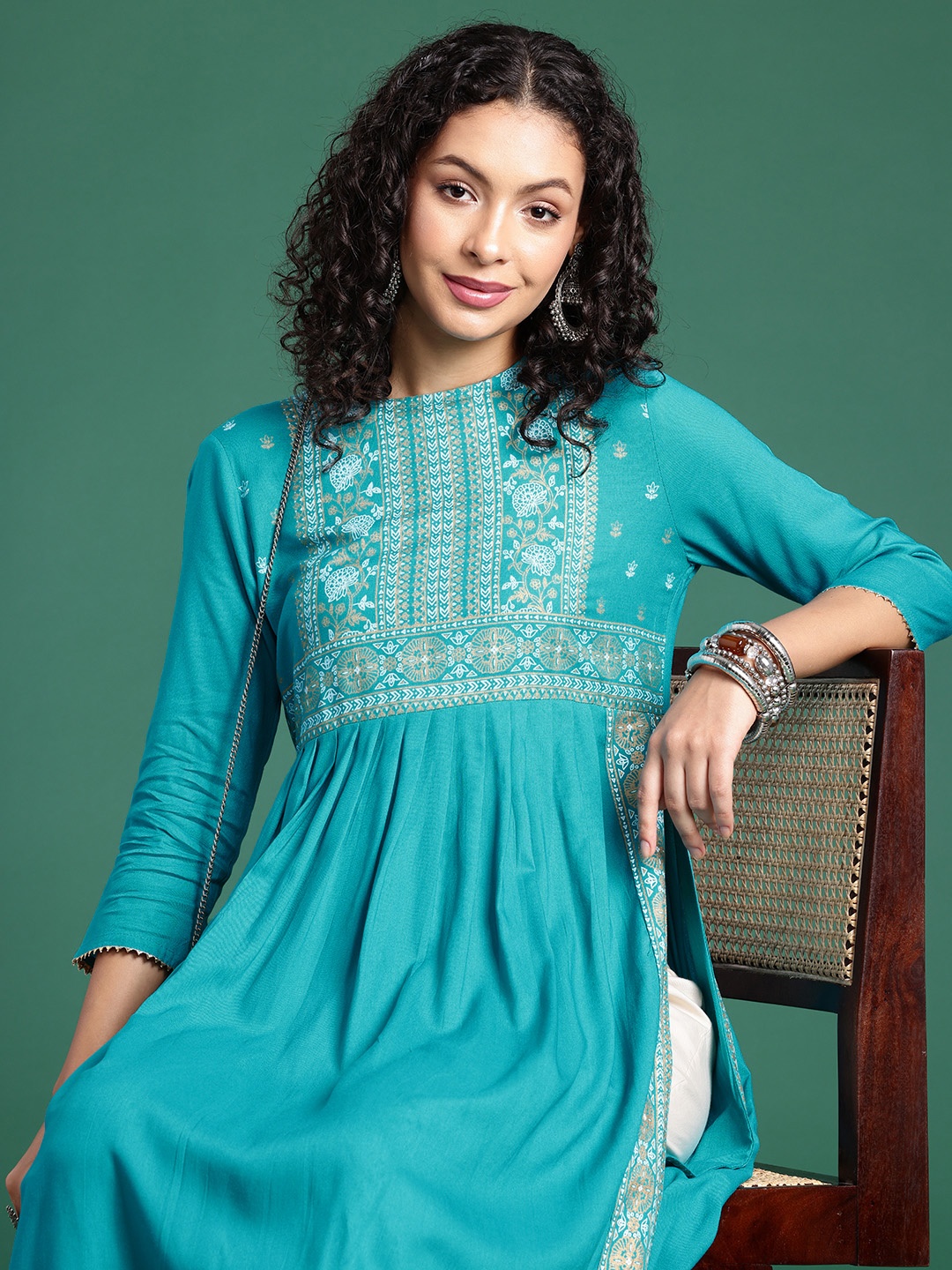 

Sangria Indie Floral Foil Printed High Slit Straight Kurta, Blue