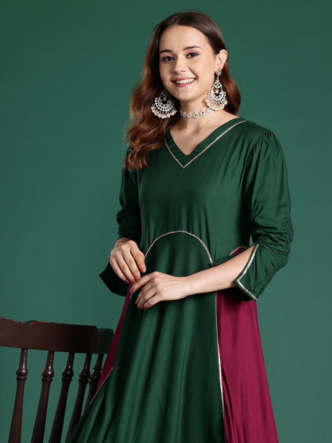 

Sangria Colourblock Pleated Kurta with Trousers, Green