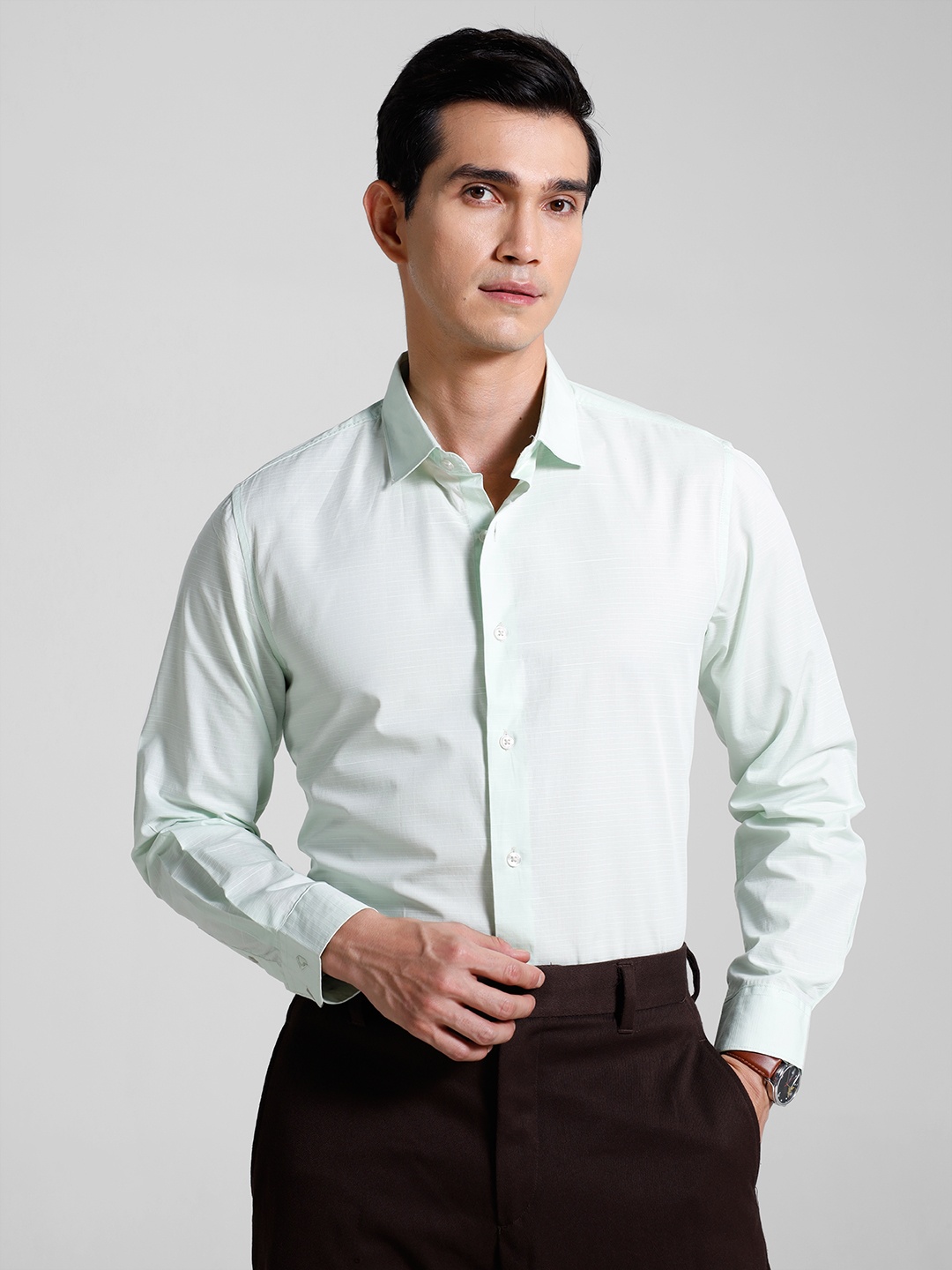 

INVICTUS Pure Cotton Self Horizontal Stripes Formal Shirt, Green
