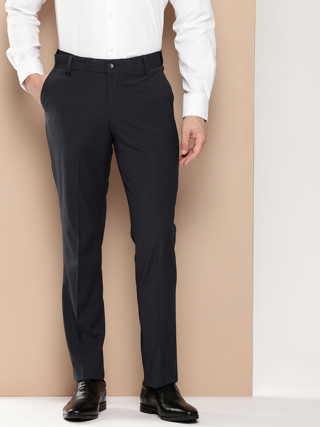 

INVICTUS Men Checked Slim Fit Trousers, Navy blue