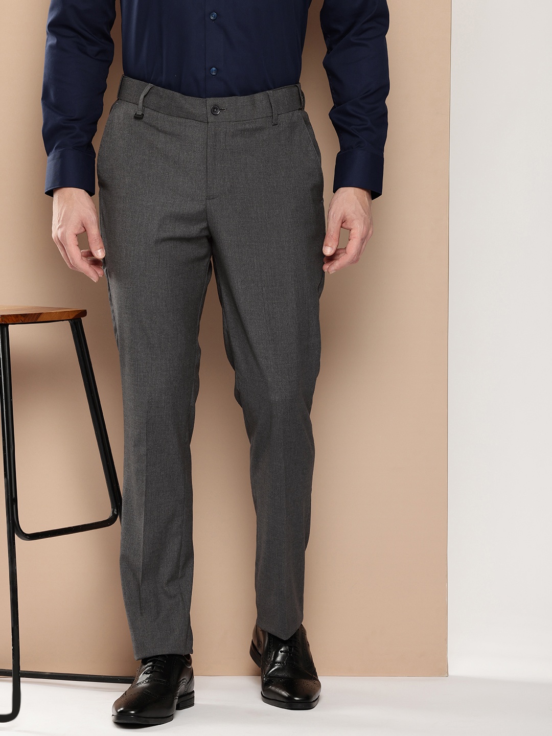 

INVICTUS Men Checked Slim Fit Trousers, Grey