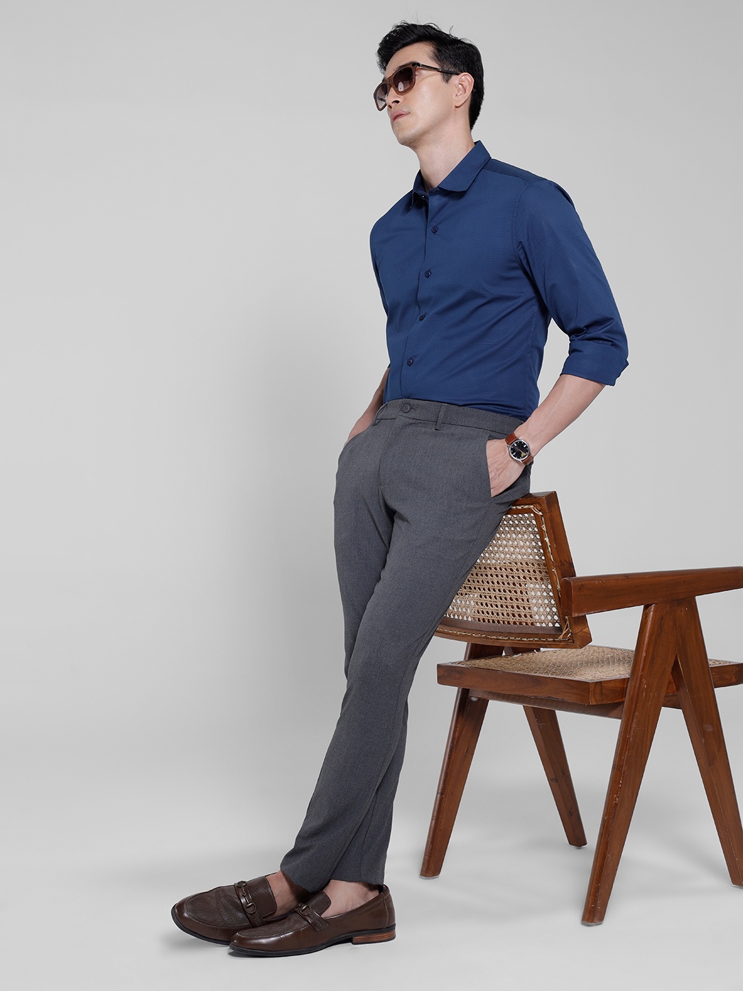 

INVICTUS Pure Cotton Self Horizontal Stripes Formal Shirt, Blue