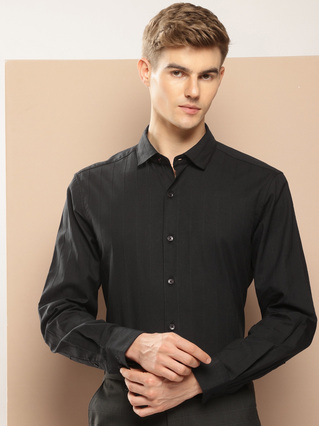 

INVICTUS Vertical Stripes Pure Cotton Formal Shirt, Black