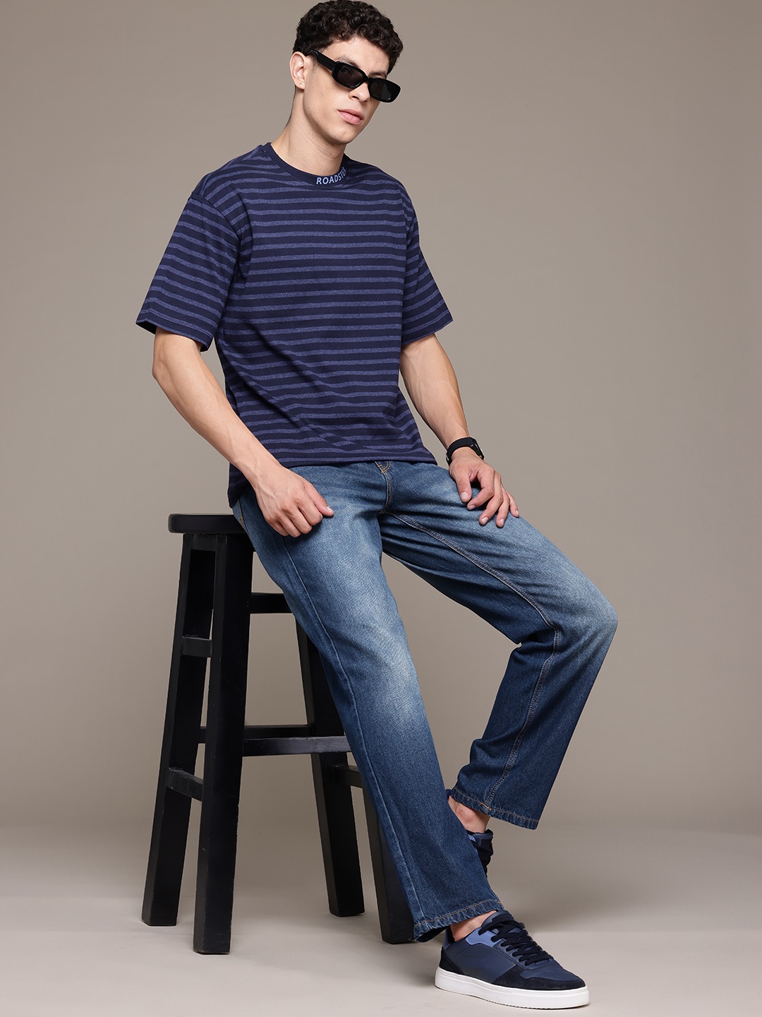 

The Roadster Lifestyle Co. Men Pure Cotton Straight Fit Light Fade Jeans, Blue