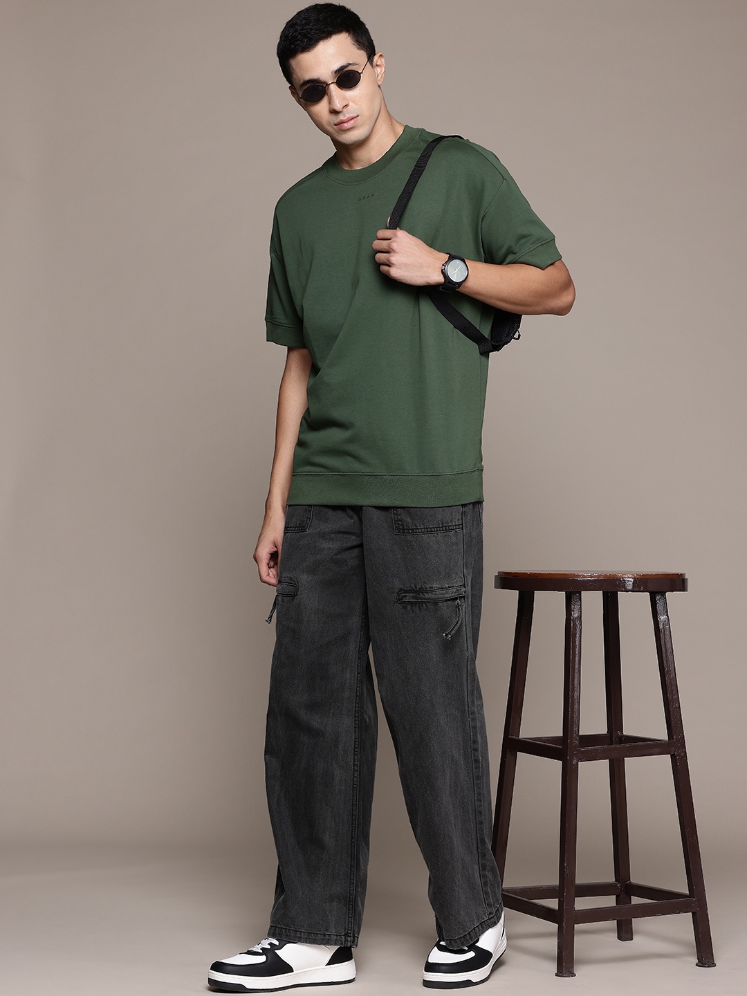 

The Roadster Lifestyle Co. Men Pure Cotton Wide Leg Jeans, Charcoal