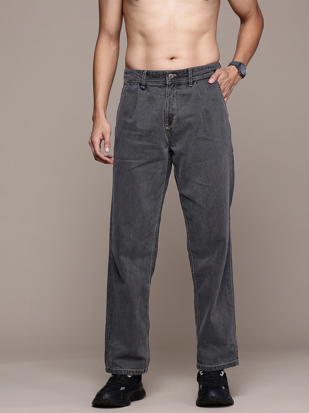 

The Roadster Lifestyle Co. Men Straight Fit Pure Cotton Light Fade Jeans, Grey