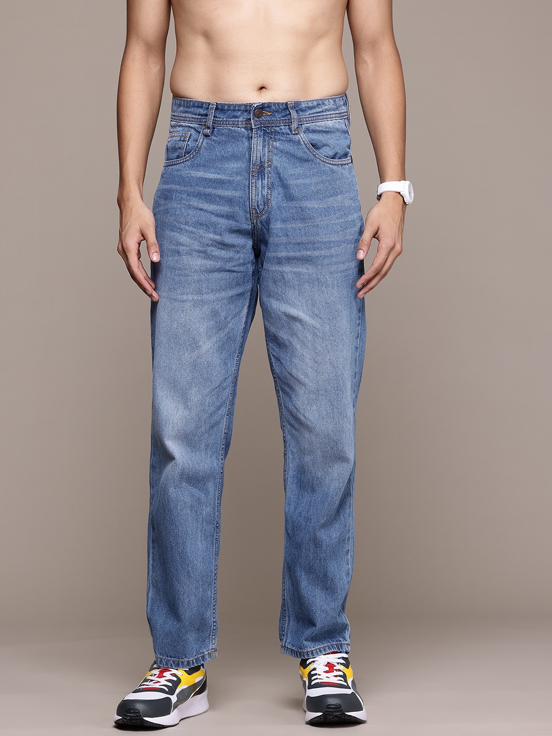 

The Roadster Lifestyle Co. Men Pure Cotton Straight Fit Light Fade Jeans, Blue