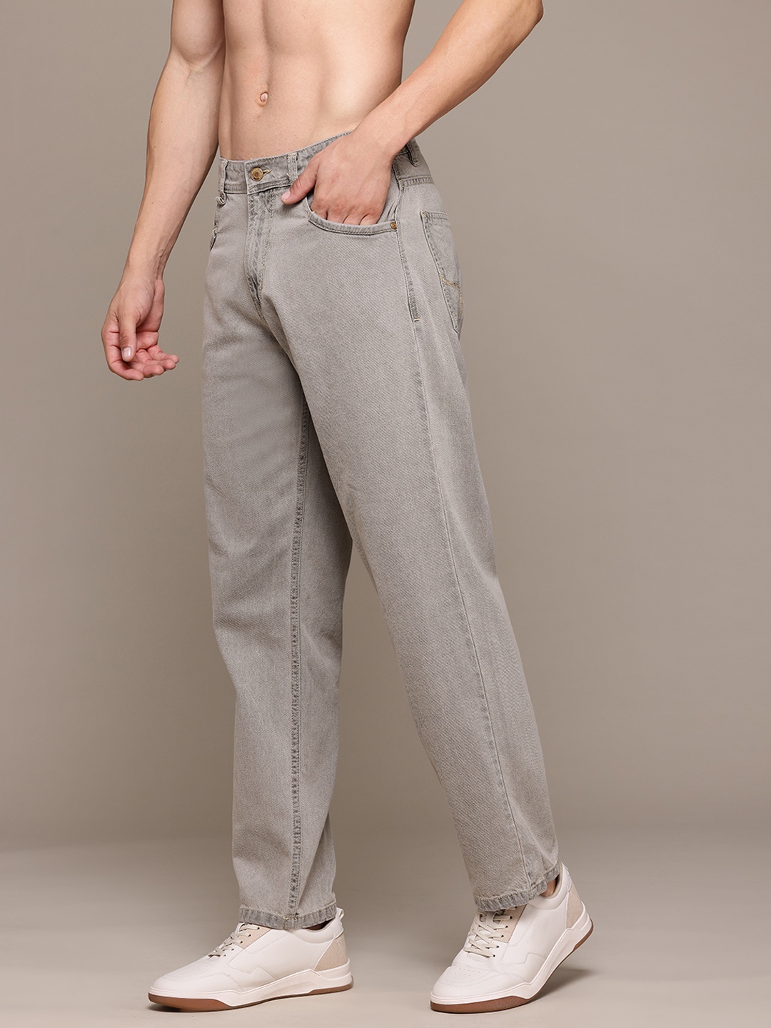 

The Roadster Lifestyle Co.Men Straight Fit Jeans, Grey