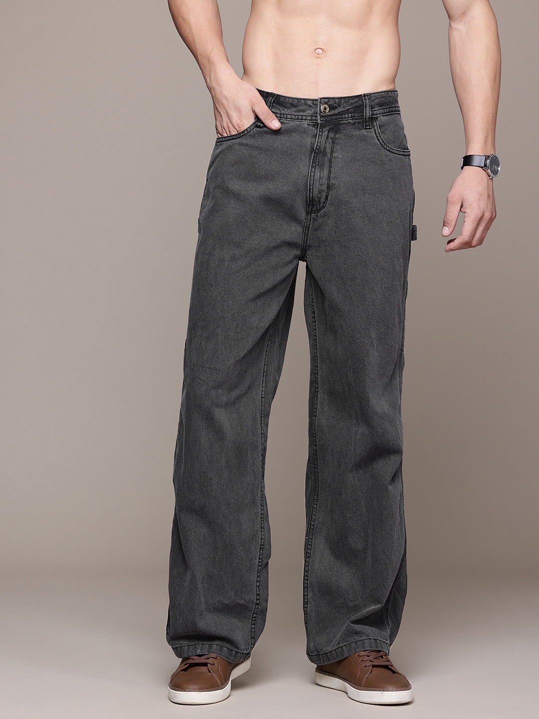 

The Roadster Lifestyle Co. Men Wide Leg Jeans, Charcoal