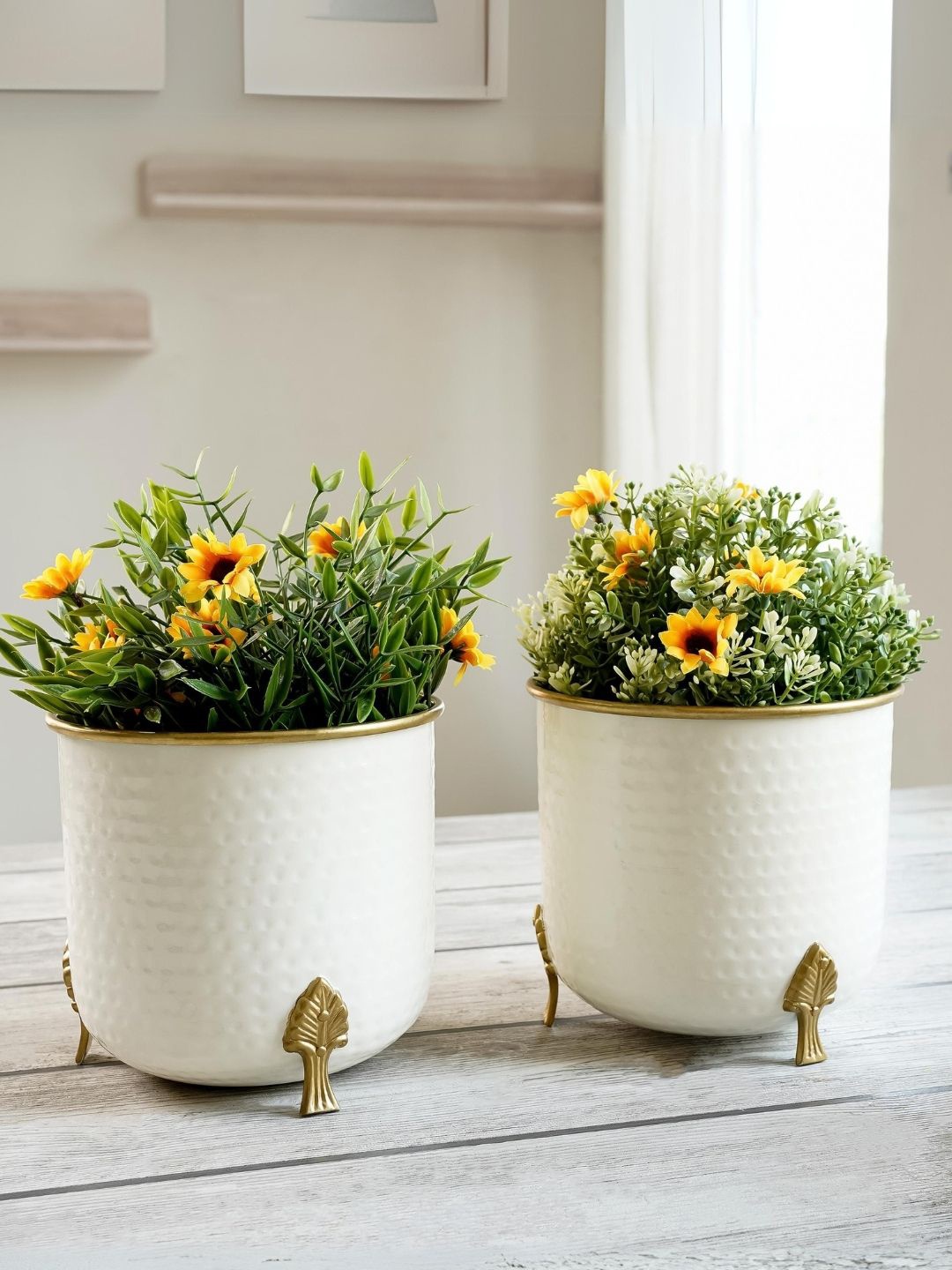 

BEHOMA Set of 2 White Toned Small Hammered Metal Planter With Leaf leg