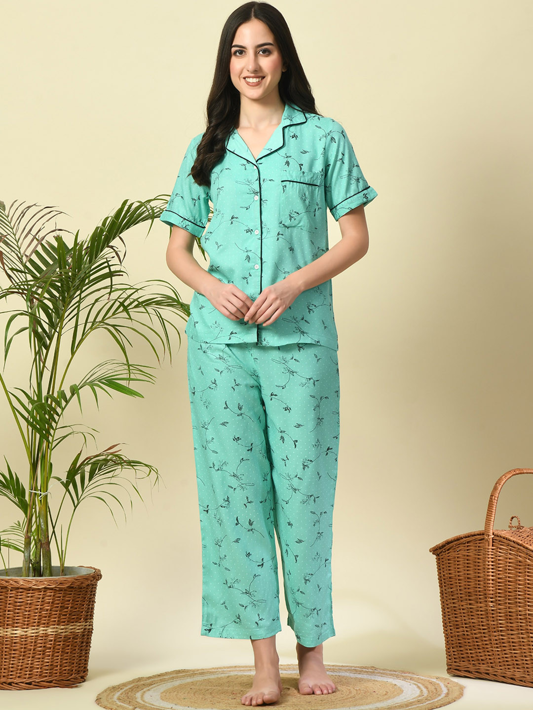 

TREND ME Floral Printed Lapel Collar Night suit, Green
