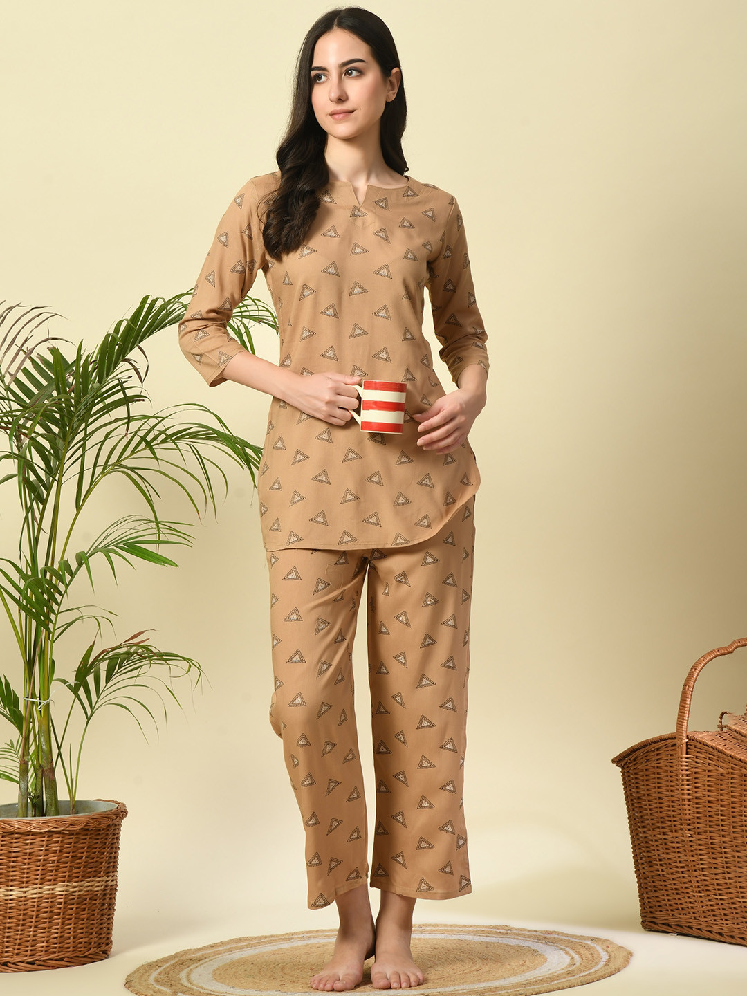 

TREND ME Geometric Printed Night suit, Brown