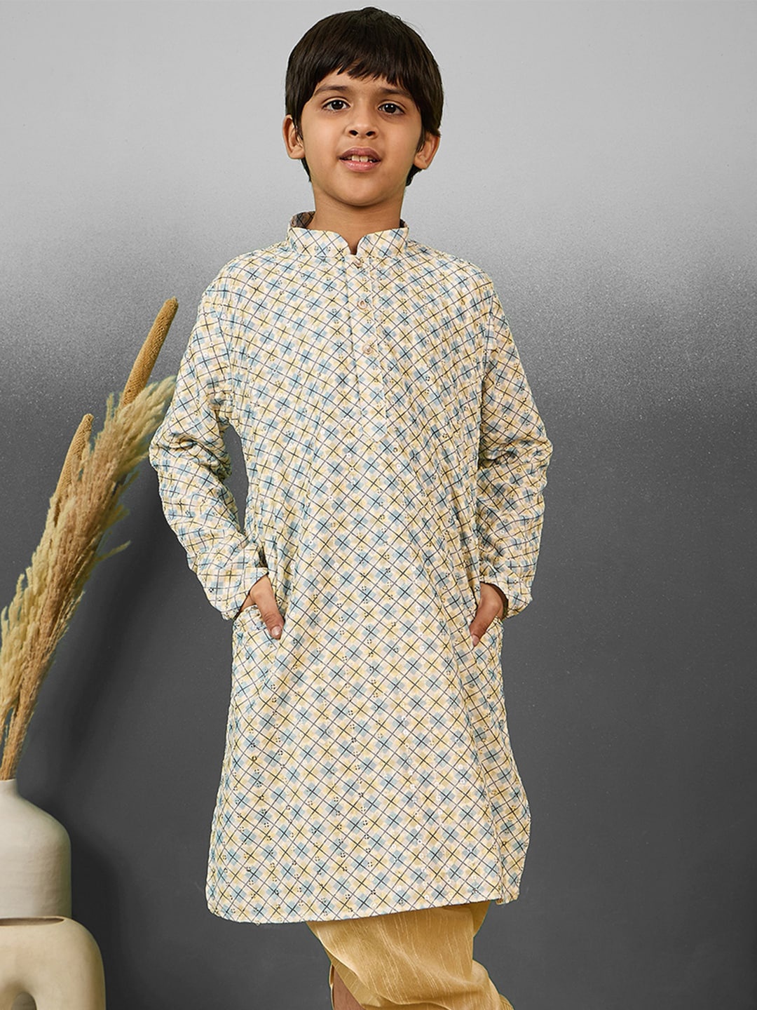 

YK Boys Embellished Sequinned Mandarin Collar Kurta, Yellow