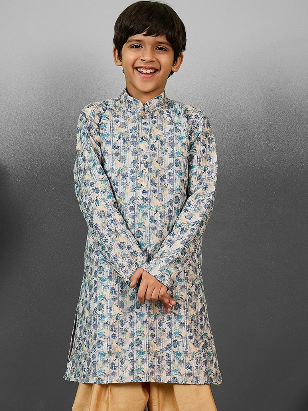 

YK Boys Embroidered Mandarin Collar Kurta, Blue