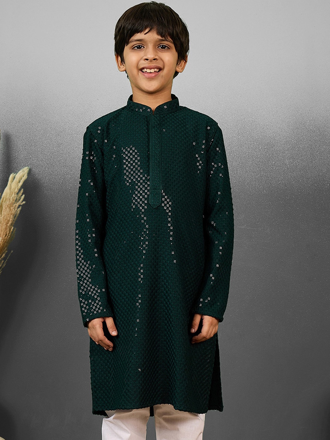 

YK Boys Geometric Embroidered Chikankari Sequinned Mandarin Collar Cotton Straight Kurta, Green