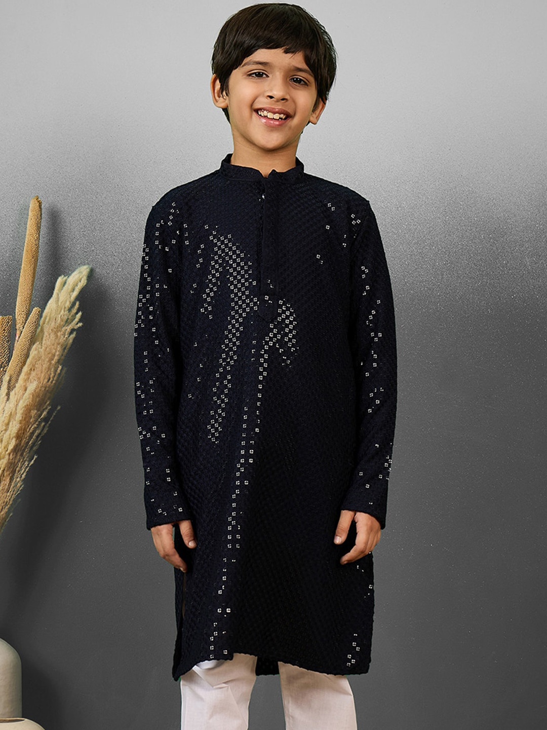 

YK Boys Embellished Sequinned Mandarin Collar Kurta, Blue