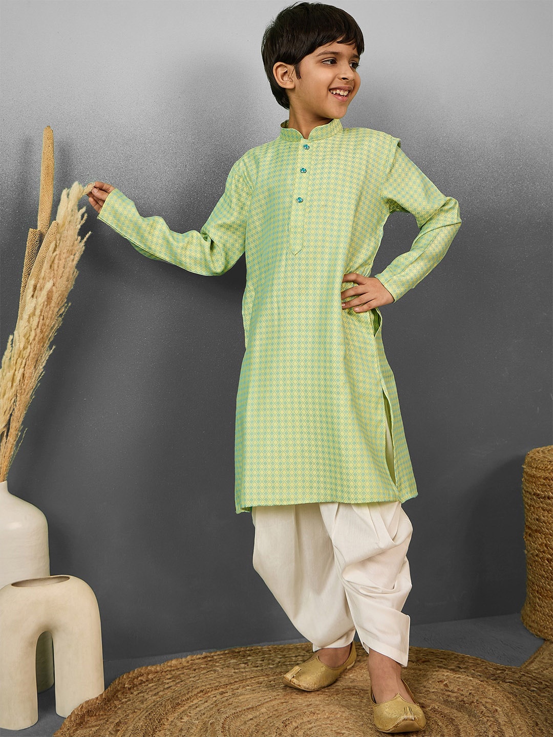 

YK Boys Geometric Printed Mandarin Collar Straight Kurta, Green