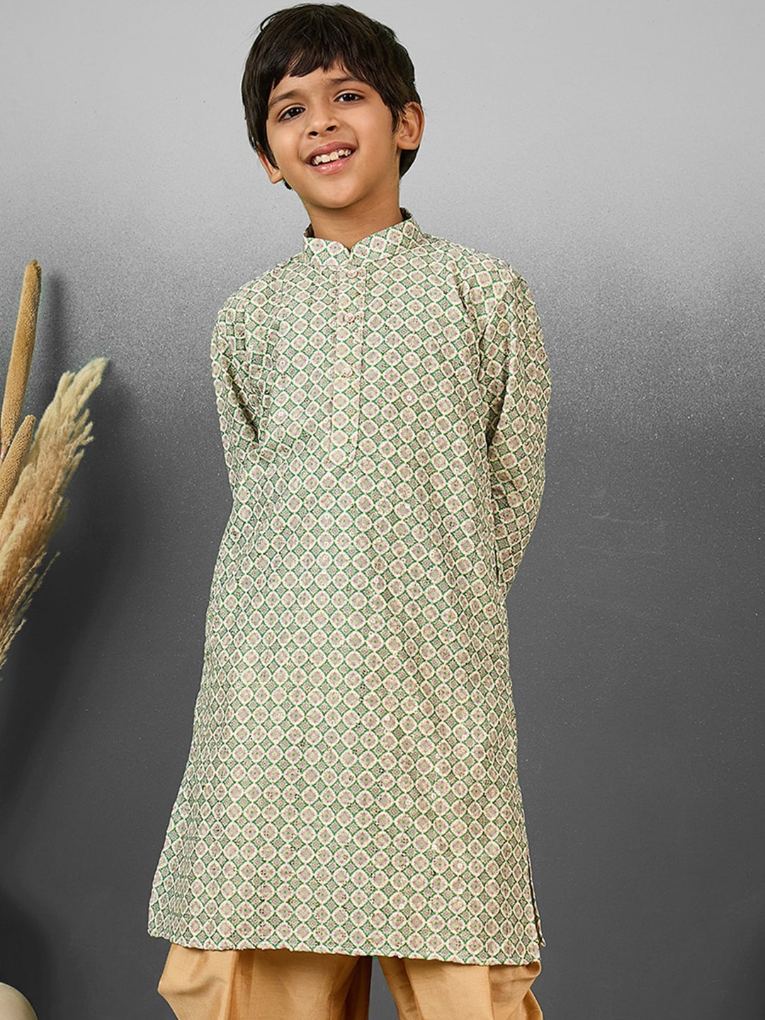 

YK Boys Embellished Sequinned Straight Kurta, Green