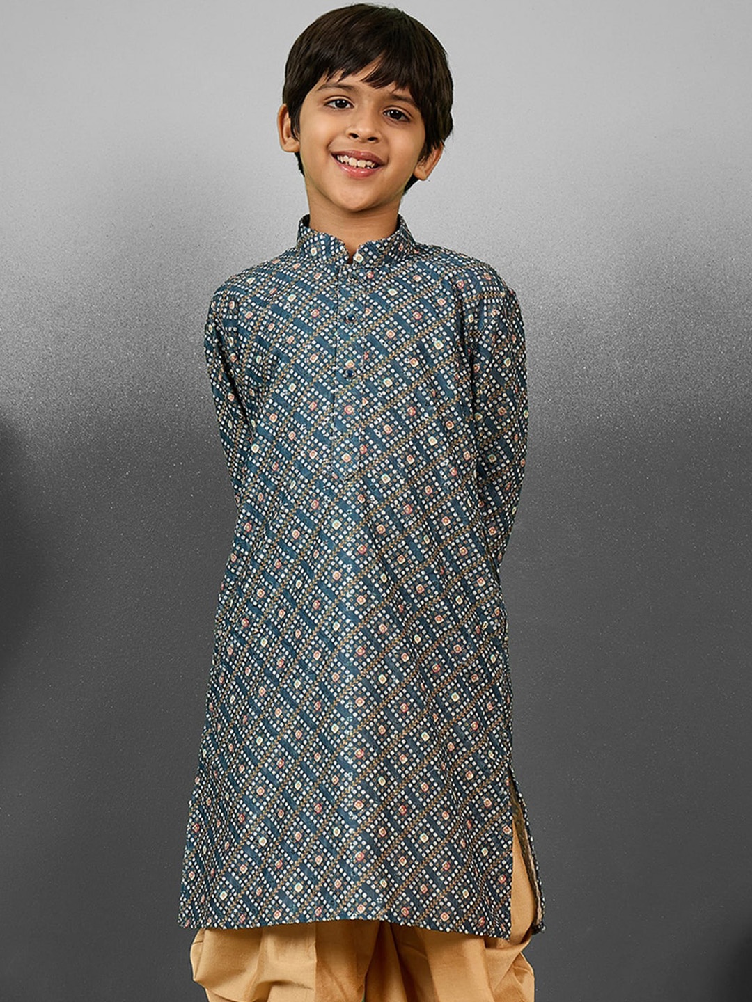 

YK Boys Embellished Sequinned Kurta, Grey